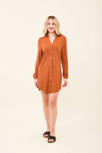 Carica l'immagine nel visualizzatore di Gallery, Model Front: Uv Line Camicia Shirtdress Copenhagen Caramelo Upf50+
