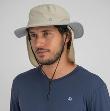 Carica l'immagine nel visualizzatore di Gallery, Model Front: Uv Line Cappello Legionario Chapeu Kansas Nac Areia/Cinza
