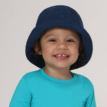 Carica l'immagine nel visualizzatore di Gallery, Model Front: Uv Line Cappello Alla Pescatore Hat Napoli Basic Kids Nac Inf Navy Blue Upf50+
