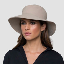 Carica l'immagine nel visualizzatore di Gallery, Model Front: Uv Line Cappello Alla Pescatore Hat California Nac Fem Sand Upf50+
