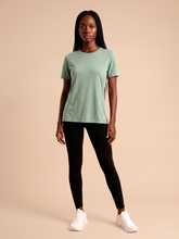 Carica l'immagine nel visualizzatore di Gallery, Model Front: Uv Line Protezioni Da Eruzioni T-Shirt Fem New Fit Mix Green Upf50+
