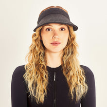 Carica l'immagine nel visualizzatore di Gallery, Model Front: Uv Line Visiera Visor Brunei Preto Upf50+
