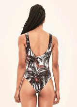 Carica l'immagine nel visualizzatore di Gallery, Model Back: Uv Line Intero Swimsuit Coqueiros Bege Upf50+
