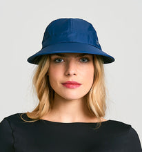 Carica l'immagine nel visualizzatore di Gallery, Model Front: Uv Line Berretto Visor Nice Fem Navy Blue Upf50+
