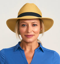Carica l'immagine nel visualizzatore di Gallery, Model Front: Uv Line Cappello Panama Hat Shanghai Imp Uni Sand Black Upf50+
