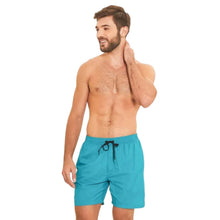 Carica l'immagine nel visualizzatore di Gallery, Model Front: Uv Line Bermuda / Uomo Short Lucca Petroleo Upf50+
