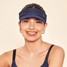 Carica l'immagine nel visualizzatore di Gallery, Model Front: Uv Line Visiera Elastic Visor Navy Blue Upf50+
