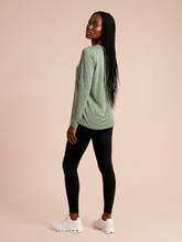 Carica l'immagine nel visualizzatore di Gallery, Model Back: Uv Line Protezioni Da Eruzioni Longsleeve Fem New Fit Mix Grey Upf50+
