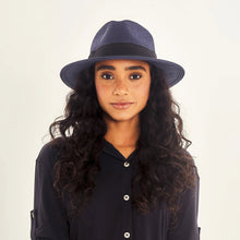 Carica l'immagine nel visualizzatore di Gallery, Model Front: Uv Line Cappello Panama Hat Shanghai Imp Uni Navy Blue Upf50+
