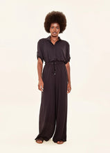 Carica l'immagine nel visualizzatore di Gallery, Model Front: Uv Line Pantaloni Da Spiaggia Pantalona Preto Upf50+
