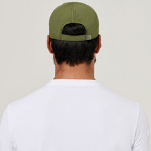 Carica l'immagine nel visualizzatore di Gallery, Model Back: Uv Line Berretto Cap Uv Pro Masc Green Militar Upf50+
