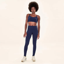 Carica l'immagine nel visualizzatore di Gallery, Model Front: Uv Line Pantaloncino Da Da Fitness Legging Fit Aspen Navy Blue Upf50+

