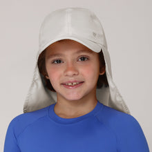 Carica l'immagine nel visualizzatore di Gallery, Model Front: Uv Line Berretto Cap Legionario Teens Sand Upf50+
