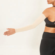 Carica l'immagine nel visualizzatore di Gallery, Model Back: Uv Line Guanti Long Sleeve Uni Beige Upf50+
