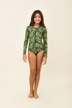 Carica l'immagine nel visualizzatore di Gallery, Model Front: Uv Line Intero Bambina Girl Macae Folhagem Verde Upf50+
