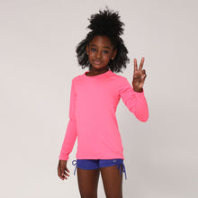 Carica l'immagine nel visualizzatore di Gallery, Model Front: Uv Line Protezioni Da Eruzioni Camiseta Uvlight Pink Fluor Spf50+
