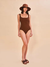 Carica l'immagine nel visualizzatore di Gallery, Model Front: Uv Line Cappello Morbido Lyon Conhaque Upf50+
