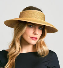 Carica l'immagine nel visualizzatore di Gallery, Model Front: Uv Line Visiera Visor Siena Imp Fem Wheat Upf50+
