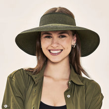 Carica l'immagine nel visualizzatore di Gallery, Model Front: Uv Line Visiera Visor Siena Imp Fem Militar Green Upf50+

