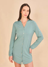 Carica l'immagine nel visualizzatore di Gallery, Model Front: Uv Line Camicia Shirtdress Copenhagen Water Green Upf50+
