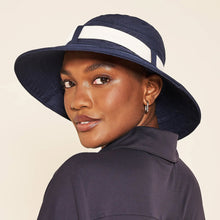 Carica l'immagine nel visualizzatore di Gallery, Model Back: Uv Line Cappello Morbido Hat Paris Ville L Fem Blue White Upf50+
