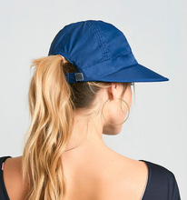 Carica l'immagine nel visualizzatore di Gallery, Model Back: Uv Line Berretto Visor Nice Fem Navy Blue Upf50+
