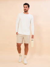 Carica l'immagine nel visualizzatore di Gallery, Model Front: Uv Line Bermuda / Uomo Shorts Acqua Boxer Areia Upf50+
