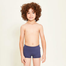 Carica l'immagine nel visualizzatore di Gallery, Model Front: Uv Line Costume Ragazzo Trunks Kids F Inf Navy Blue Upf50+

