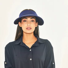Carica l'immagine nel visualizzatore di Gallery, Model Front: Uv Line Visiera Grecia Navy Fit Upf50+
