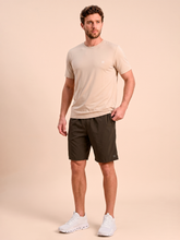 Carica l'immagine nel visualizzatore di Gallery, Model Front: Uv Line Bermuda / Uomo Shorts New Fit Masc Brown Upf50+
