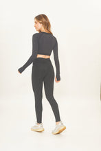 Carica l'immagine nel visualizzatore di Gallery, Model Back: Uv Line Pantaloncino Da Da Fitness Legging Fit Aspen Black Upf50+
