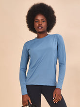 Carica l'immagine nel visualizzatore di Gallery, Model Front: Uv Line Protezioni Da Eruzioni Longsleeve Uvpro Indigo Upf50+
