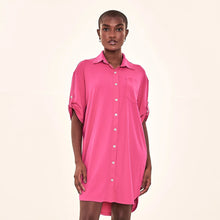 Carica l'immagine nel visualizzatore di Gallery, Model Front: Uv Line Camicia Shirtdress Copenhagen Cherry Hot Pink Upf50+
