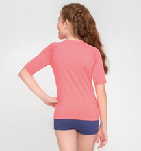 Carica l'immagine nel visualizzatore di Gallery, Model Back: Uv Line Protezioni Da Eruzioni T-Shirt Uvpro Kids Coral Upf50+
