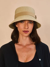 Carica l'immagine nel visualizzatore di Gallery, Model Front: Uv Line Cappello Alla Pescatore Cap-Ferrat Linho Upf50+
