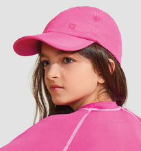 Carica l'immagine nel visualizzatore di Gallery, Model Front: Uv Line Berretto Cap Teen Colors Pink Upf50+
