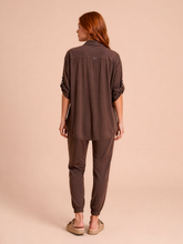 Carica l'immagine nel visualizzatore di Gallery, Model Back: Uv Line Camicia Shirt Copa Brown Upf50+
