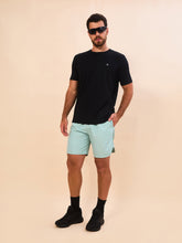Carica l'immagine nel visualizzatore di Gallery, Model Front: Uv Line Bermuda / Uomo Shorts Acqua Boxer Indigo Upf50+
