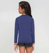 Carica l'immagine nel visualizzatore di Gallery, Model Back: Uv Line Protezioni Da Eruzioni Longsleeve Uvpro Kids Navy Blue Upf50+
