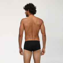 Carica l'immagine nel visualizzatore di Gallery, Model Back: Uv Line Sunga / Boxer Swim Trunks Masc Black Upf50+
