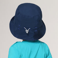 Carica l'immagine nel visualizzatore di Gallery, Model Back: Uv Line Cappello Alla Pescatore Hat Napoli Basic Kids Nac Inf Navy Blue Upf50+
