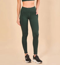 Carica l'immagine nel visualizzatore di Gallery, Gallery: Uv Line Pantaloncino Da Da Fitness Legging Fit Aspen Green Cactus Upf50+
