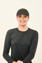 Carica l'immagine nel visualizzatore di Gallery, Model Front: Uv Line Visiera Visor Elastic Preto Upf50+
