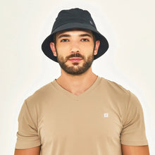 Carica l'immagine nel visualizzatore di Gallery, Model Front: Uv Line Cappello Alla Pescatore Hat Toronto Colors Masc Black Upf50+
