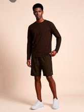 Carica l'immagine nel visualizzatore di Gallery, Model Front: Uv Line Protezioni Da Eruzioni Longsleeve New Fit Textura Masc Brown Upf50+
