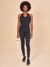 Carica l'immagine nel visualizzatore di Gallery, Model Front: Uv Line Top Da Fitness Regata Sport Color Fem Preto Upf50+
