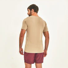 Carica l'immagine nel visualizzatore di Gallery, Model Back: Uv Line Top Da Fitness T-Shirt Sport Fit Areia Upf50+
