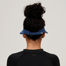 Carica l'immagine nel visualizzatore di Gallery, Model Back: Uv Line Visiera Visor Leblon Navy Blue Upf50+
