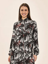 Carica l'immagine nel visualizzatore di Gallery, Model Front: Uv Line Camicia Shirt Vitoria Coqueiros Upf50+
