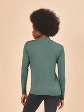 Carica l'immagine nel visualizzatore di Gallery, Model Back: Uv Line Protezioni Da Eruzioni Longsleeve Fem New Fit Textura Verde Jade Upf50+
